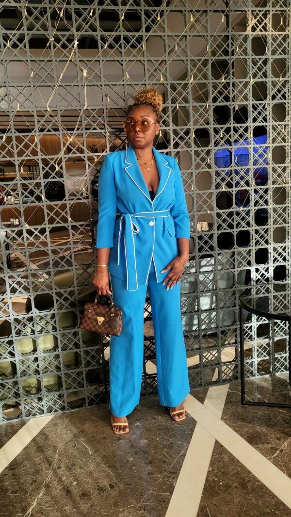 Gathymo set. Size available in 6, 8,10,12.