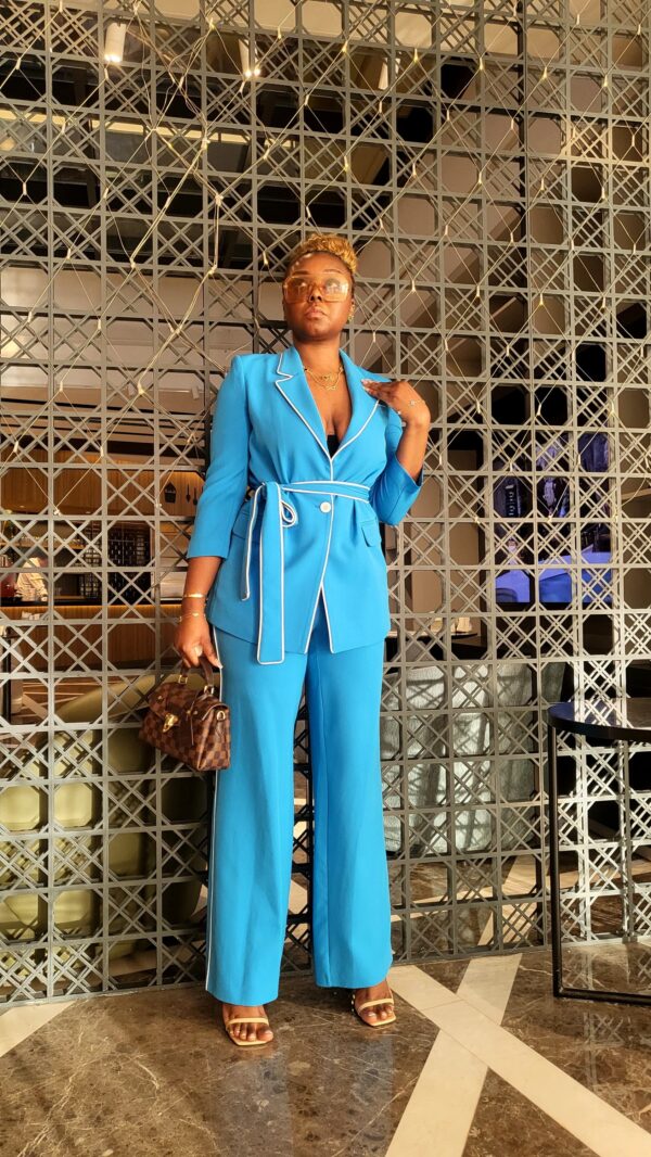 Gathymo set. Size available in 6, 8,10,12.